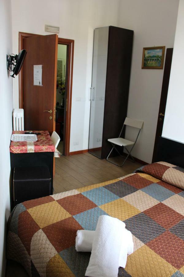 Light Inn Affittacamere Roma Ngoại thất bức ảnh